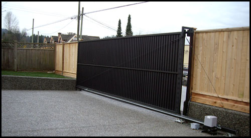 CANTILEVER SLIDING DRIVEWAY GATE WITH CABLE BACK SUPPORT
